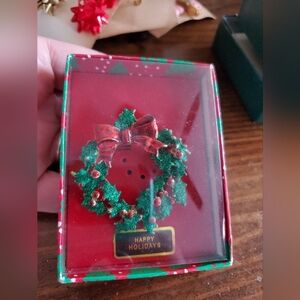 Christmas vintage wreath pin brooch